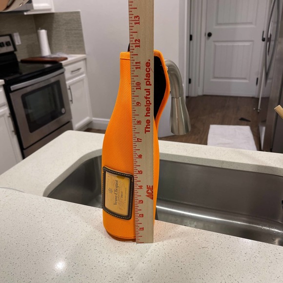 Veuve Clicquot Brut Champagne limited edition Thermal Bottle Jacket NWOT - Picture 6 of 6
